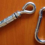 An anchor with a ring paired with a carabiner is used to secure cables or wires