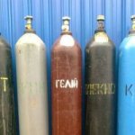 What is the difference between an oxygen cylinder and a carbon dioxide cylinder?