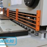 Hydraulic guillotine for metal cutting