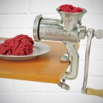 How to correctly insert a knife into an electric and manual meat grinder - features and rules for installation and assembly