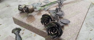 Кованые розы на кладбище