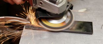 Cleaning metal with a grinding machine