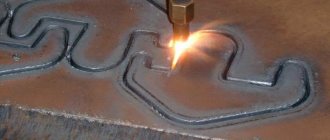 Plasma cutting of metal of considerable thickness