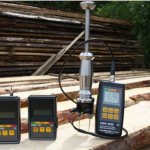The readings of the electric wood moisture meter are determined